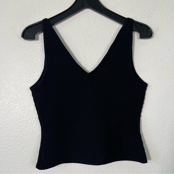 NWT Aritzia Babaton Sculpt Knit V-Neck Black Tank Size Large - Picture 4 of 7